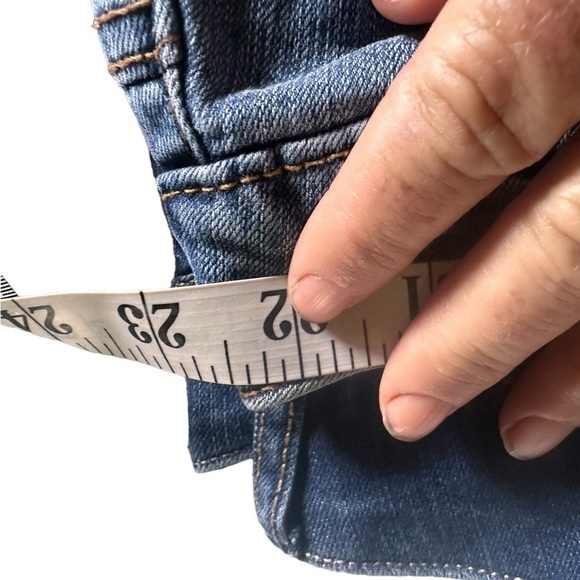 Torrid  size 22S light wash distressed denim Bermuda shorts.EUC - Picture 8 of 11